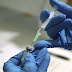 Científicos británicos intentan combinar las vacunas de la gripe y del covid-19 en una sola