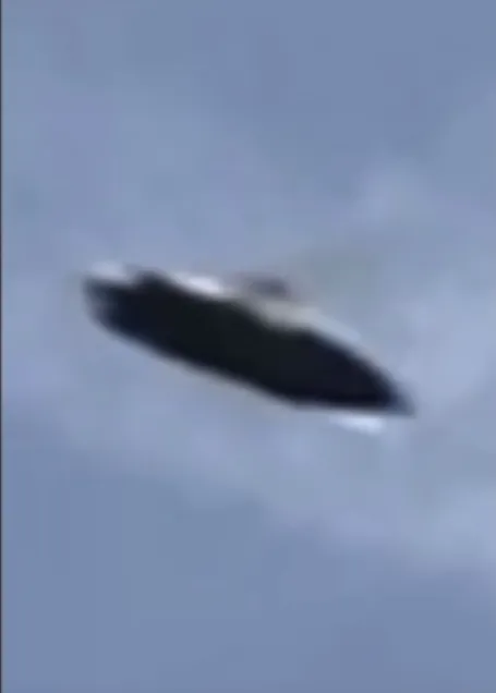 This is a real UFO sighting from over Hamburg New York in the US from 2022.