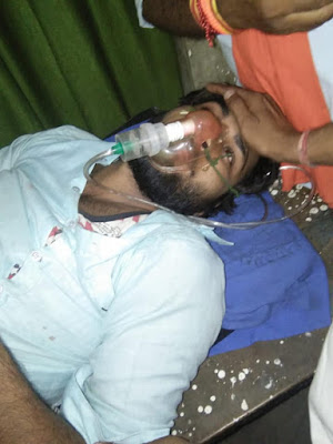 राजीव ब्रह्मर्षि की रिहाई के लिए अनशन पर बैठे  हिंदू पुत्र संगठन के एक कार्यकर्ता के मुंह से निकला खून
