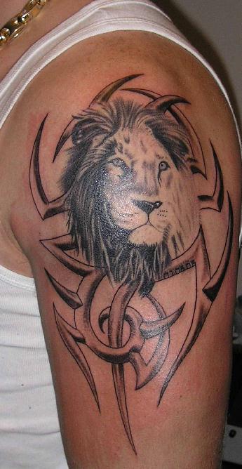 Lion tattoos shows that you are a fearless person. shoulder tattoo designs
