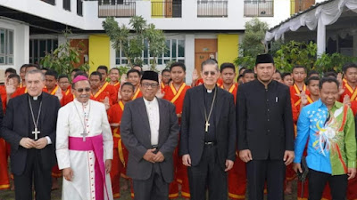 Prof. Dr (HC) KH. Habib Chirzin Menyambut Kehadiran Presiden Badan Kepuasan Untuk Dialog Lintas Agama Vatican di Yogyakarta