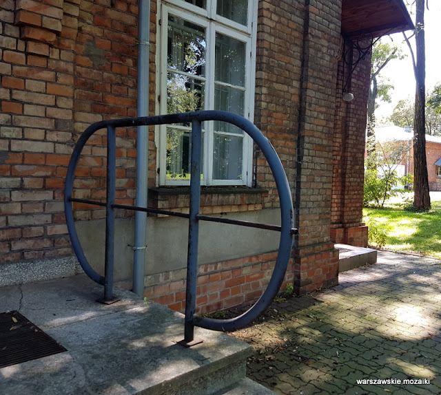 Warszawa Warsaw Jazdów Szpital Ujazdowski Główna Biblioteka Lekarska czerwona cegła