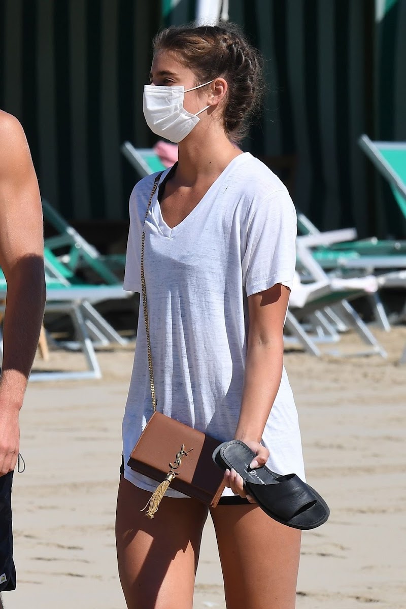 Taylor Hill Clicked Outside at Venice Beach  3 Sep -2020