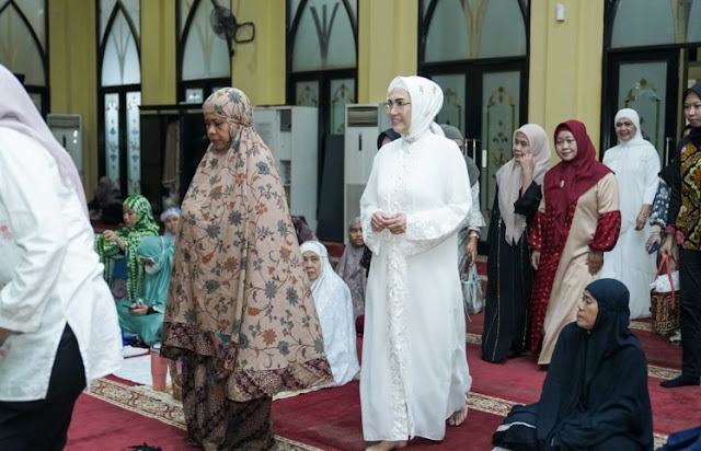 Ketua DPRD Sumsel Sholat Tarawih Berjamaah di Masjid Ar Ra’iyah