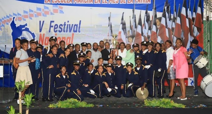 SAN CRISTOBAL RETIENE POR V VEZ TITULO FESTIVAL NACIONAL DE MARCHA ESCOLAR 