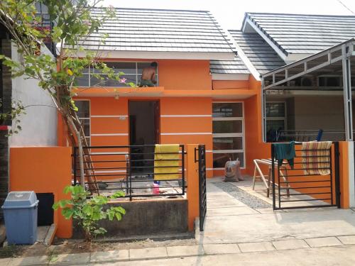 Contoh rumah minimalis warna orange