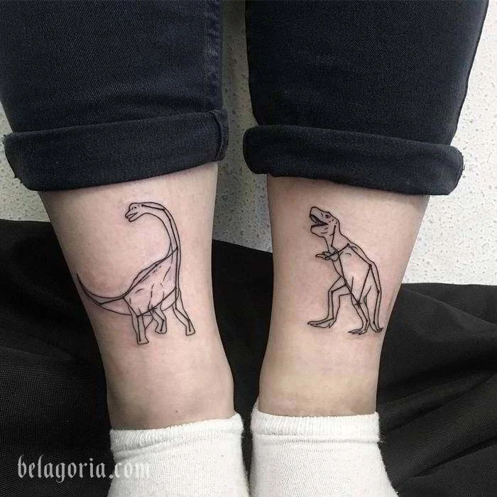 Tatuaje de dinosaurio femenino