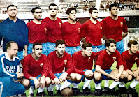 REAL ZARAGOZA C. F. - Zaragoza, España - Temporada 1963-64 - Yarza, Cortizo, Santamaría, Reija, Isasi y Pepín; Canario, Duca, Marcelino, Villa y Carlos Lapetra - REAL ZARAGOZA 2 (Villa y Marcelino), VALENCIA C. F. 1 (Urtiaga) - 24/06/1964 - Copa de Ferias, final - Barcelona, Nou Camp - El ZARAGOZA gana su 1ª Copa de Ferias