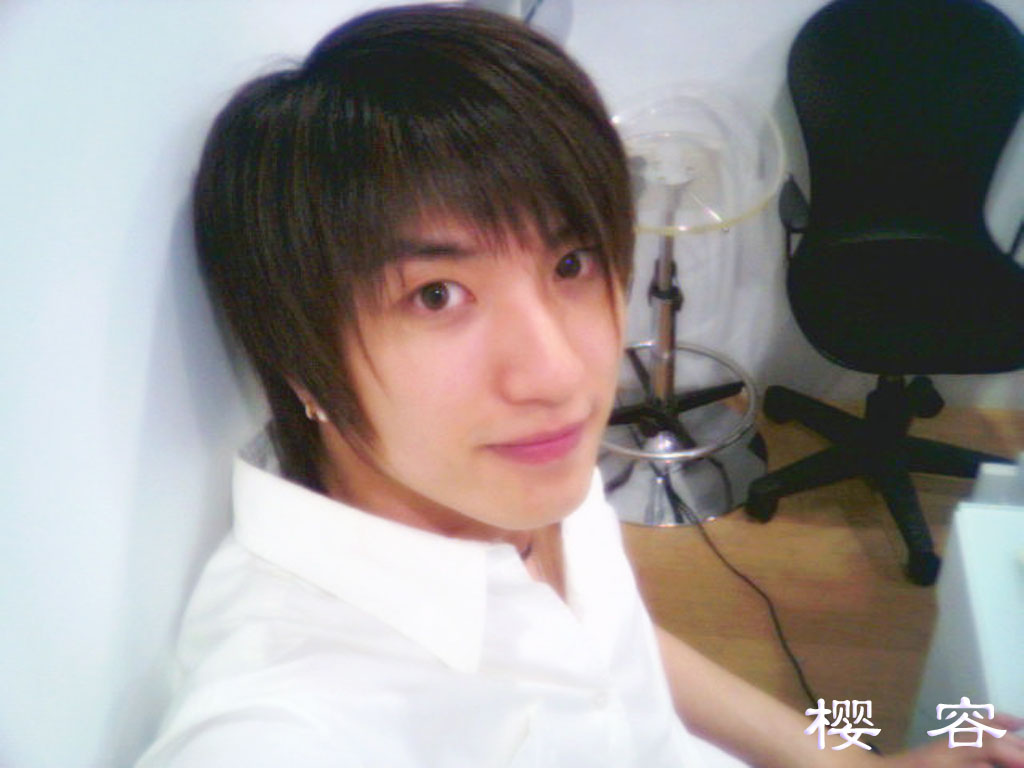 Kumpulan Foto Pre Debut Leeteuk Super Junior Jendela