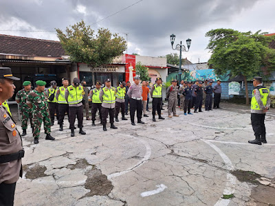 Polresta Yogyakarta Gelar Apel Pengamanan Malam Takbir dan Sholat Idul Fitri 1446 H di Kotagede