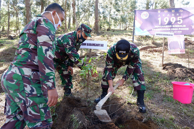 KodimKaranganyar - Ulang Tahun ke 25 AKABRI 95 Tanam 2500 Pohon dan Bagikan Sembako