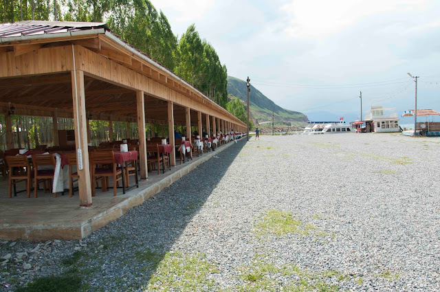 Ван, ахтамар, кафе на берегу озера Ван, жемчужный кефаль
