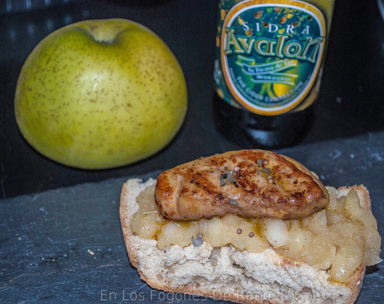 http://enlosfogonesderaquel.blogspot.com.es/2015/02/tosta-de-foie-con-manzana-aromatizada.html