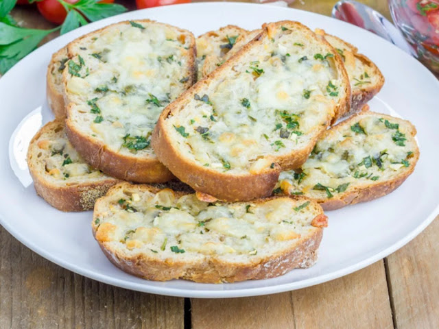 Easy Cheese Garlic Bread : Indulge in Irresistible Flavor