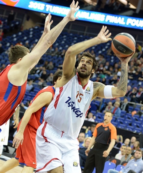 Giorgos Printezis in action.