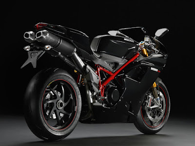 Ducati_1198SP_2011_1600x1200_rear_angle_02