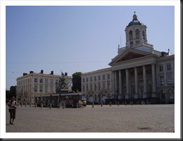 along rue de la regence (8)