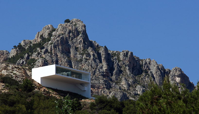 mx design studio iHouse On The Cliff Spaini