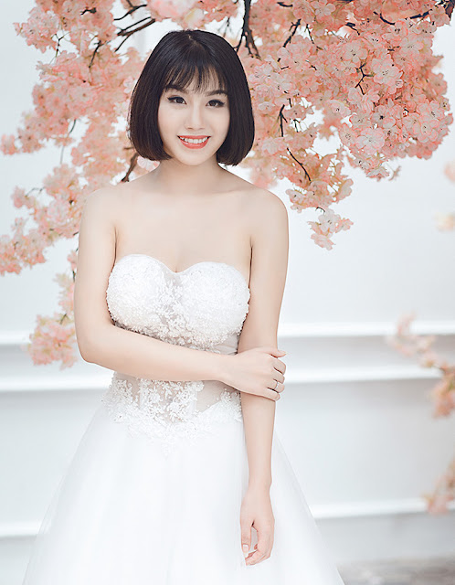 Linh Miu – ‘ cảnh nóng’ hóa cô dâu khoe ngực khủng. 
