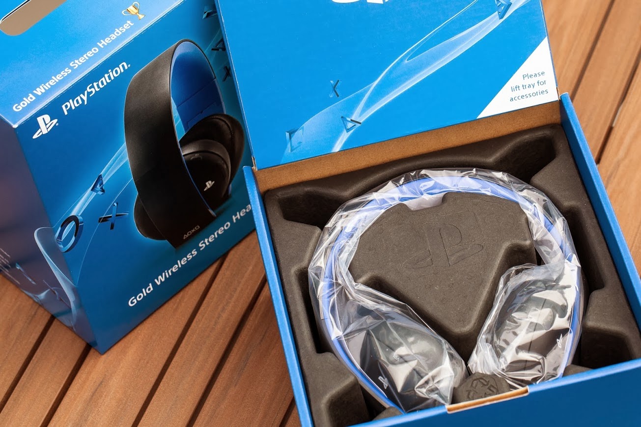 Playstation-4-Gold-Wireless-Stereo-Headset-Unboxing