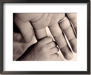 andrew-holden-babys-hand-grasping-fathers-finger