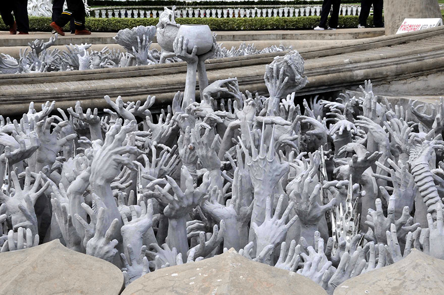 Thailand’s White Temple Looks Like It Came Down From Heaven