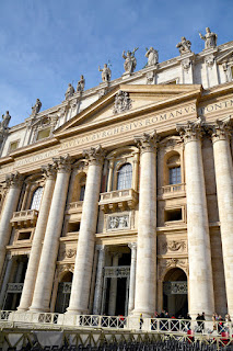 Detalhes das estátuas da Basílica de São Pedro Cidade do Vaticano em Roma Itáli