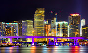 Miami ha sido por años una de las ciudades más atractivas para hacer . (miami skyline )