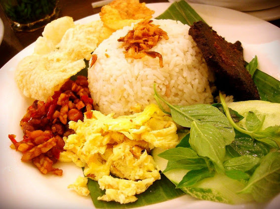 RESEP DAN CARA MEMBUAT NASI UDUK ENAK DAN KOMPLIT KHAS BETAWI