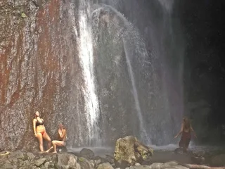 Air Terjun Yeh Mampeh di Desa Les Buleleng