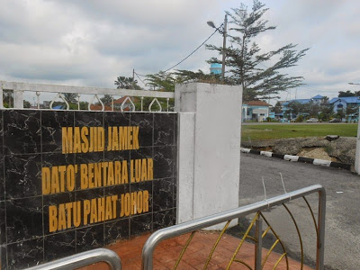 Image result for masjid dato bentara luar batu pahat