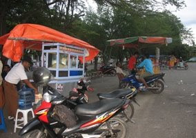 penjual bakso di gor agus salim padang