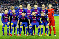 F. C. BARCELONA - Barcelona, España - Temporada 2017-18 - Semedo, André Gomes, Rakitic, Piqué, Vermaelen y Jasper Cillessen; Denis Suárez, Aleix Vidal, Paco Alcácer, Luis Suárez y Digne. F. C. BARCELONA 2 (Paco Alcácer, Mathieu p.p.) SPORTING CLUBE DE PORTUGAL 0. 05/12/2017. Liga de Campeones de la UEFA, fase de grupos, jornada 6. Barcelona, Nou Camp.