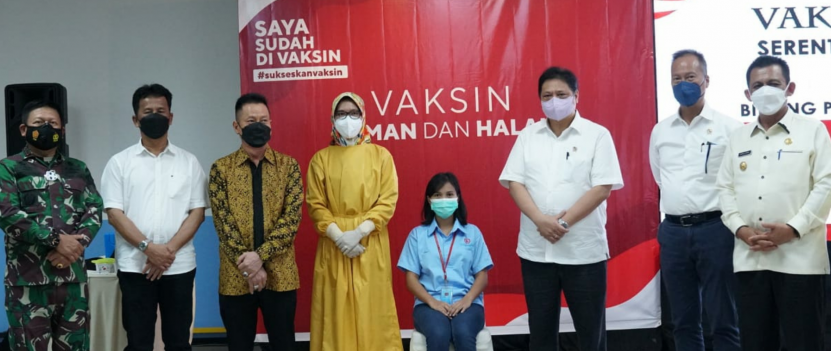 Gubernur Ansar dan Menko Airlangga Tinjau Vaksinasi Bagi Karyawan di Perusahaan