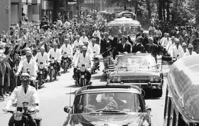 Agents on/ near rear of limo, Berlin, June 1963