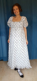 http://evashistoricalcostumes.blogspot.se/p/a-printed-muslin-gown-c-1805-1815.html