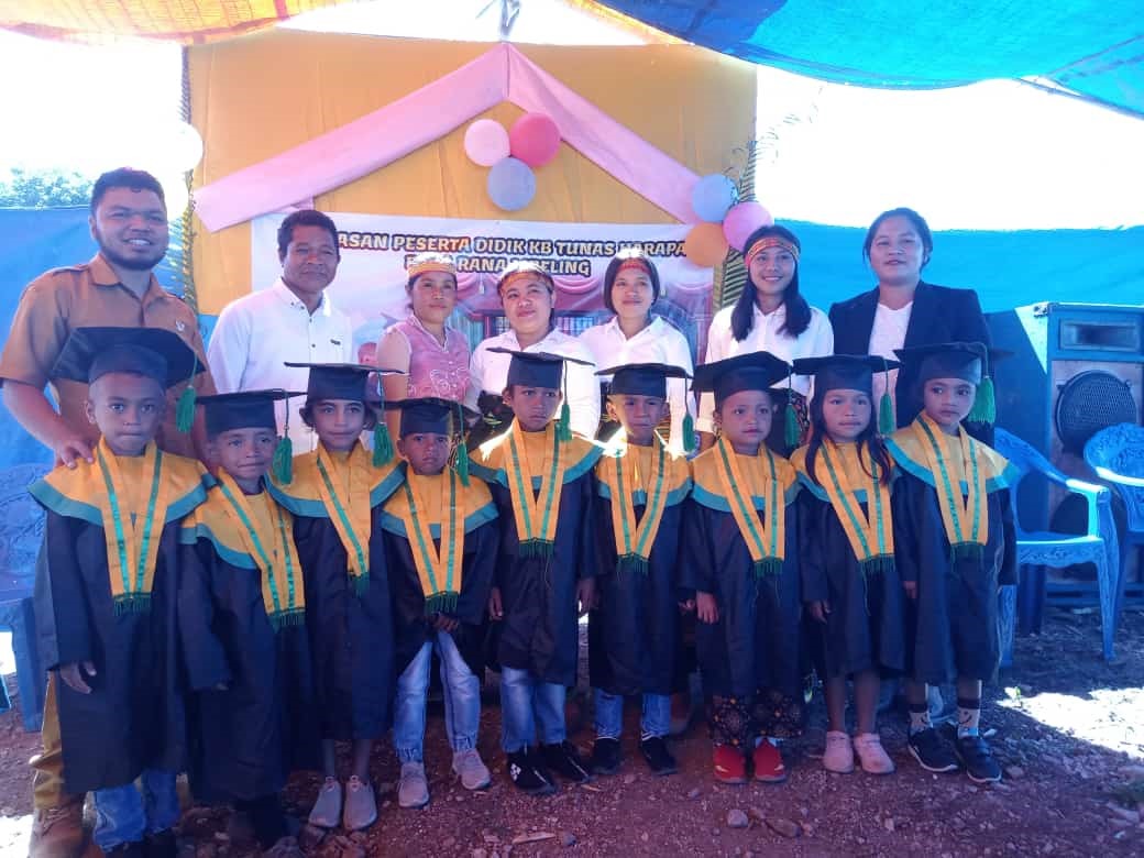 Lepas 9 Peserta, KB Tunas Harapan Desa Rana Mbeling Jadi Fondasi Dasar Pendidikan