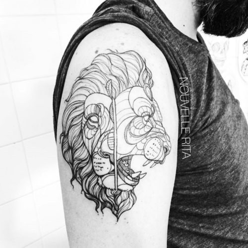 esta_auto-croquis_dois_enfrentaram_tatuagem_de_leo