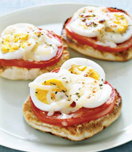 English-Muffin Egg Pizzas