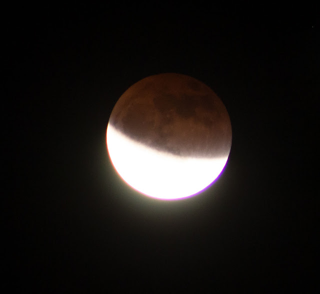 Exiting Lunar Eclipse, DSLR 300mm, 1/4 seconds (Source: Palmia Observatory)