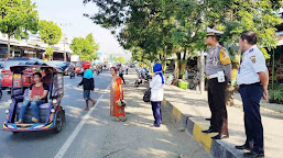 Pasang Rambu, Pengendara Kini Dilarang Parkir Depan Penjual Buah Pasar Sentral Pekkabata! 