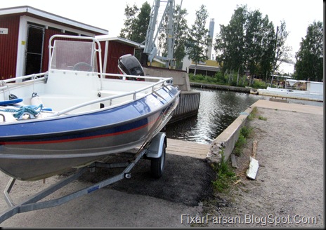 Sjösättning med Trailer av  Silver Styrpulpet på  Betongramp båttrailer