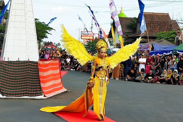 Meriah! Karnaval tenun eksotis di Alunan Budaya Pringgasela VI