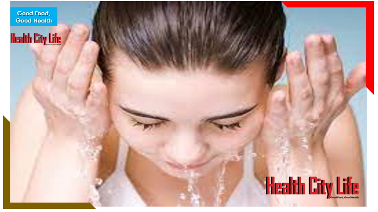 advantages of washing face with cold water, Cold water will keep the skin bright