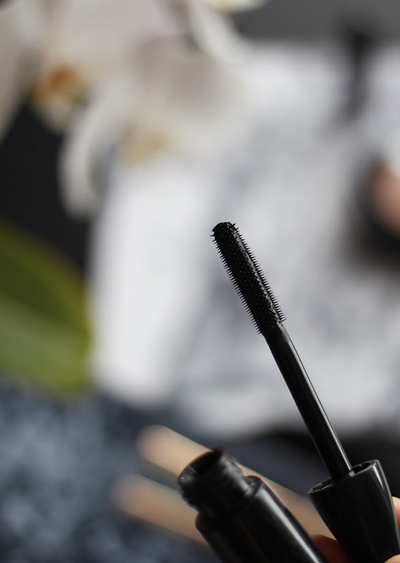 mac cosmetics in extreme dimension 3D mascara review