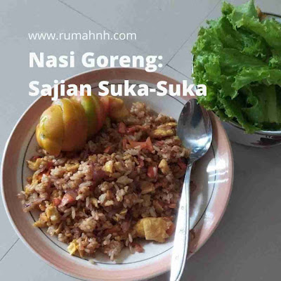 Nasi goreng telur wortel tomat dan selada