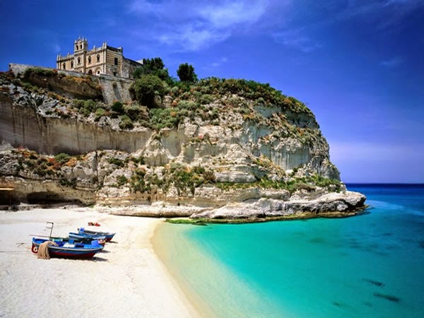 6 Of the Best Beaches of the Amalfi Coast