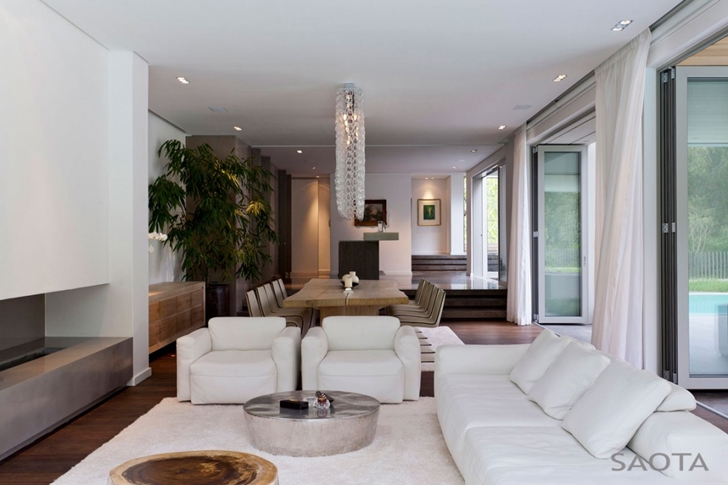 Living room in Contemporary Villa by SAOTA