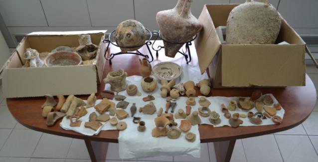 Κρήτη: Ζευγάρι είχε δεκάδες αρχαία αντικείμενα στο σπίτι του