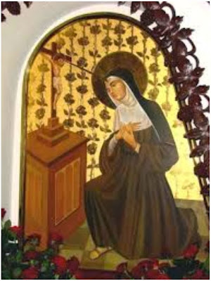 Imagen de Santa Rita monja, orando ante Jesus en la Criz.